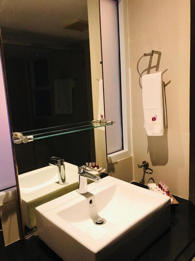 Paradiso Boutique Suites Бангкок Экстерьер фото