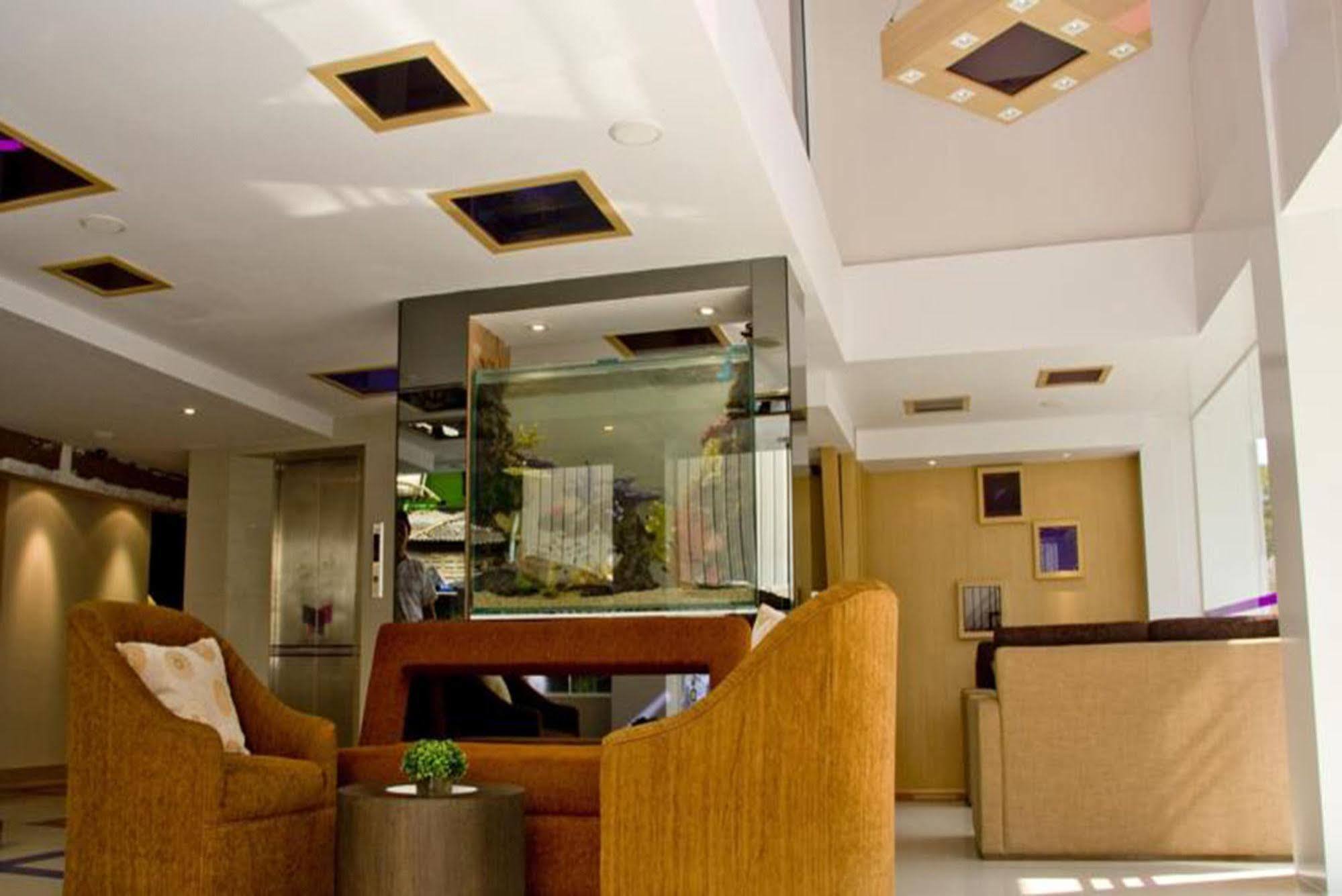 Paradiso Boutique Suites Бангкок Экстерьер фото