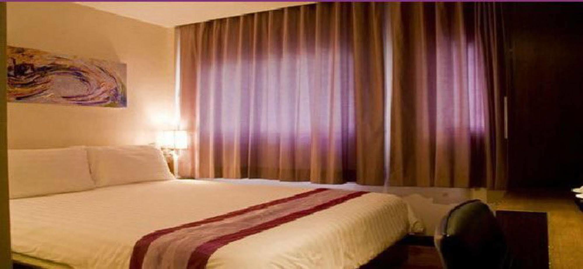 Paradiso Boutique Suites Бангкок Экстерьер фото
