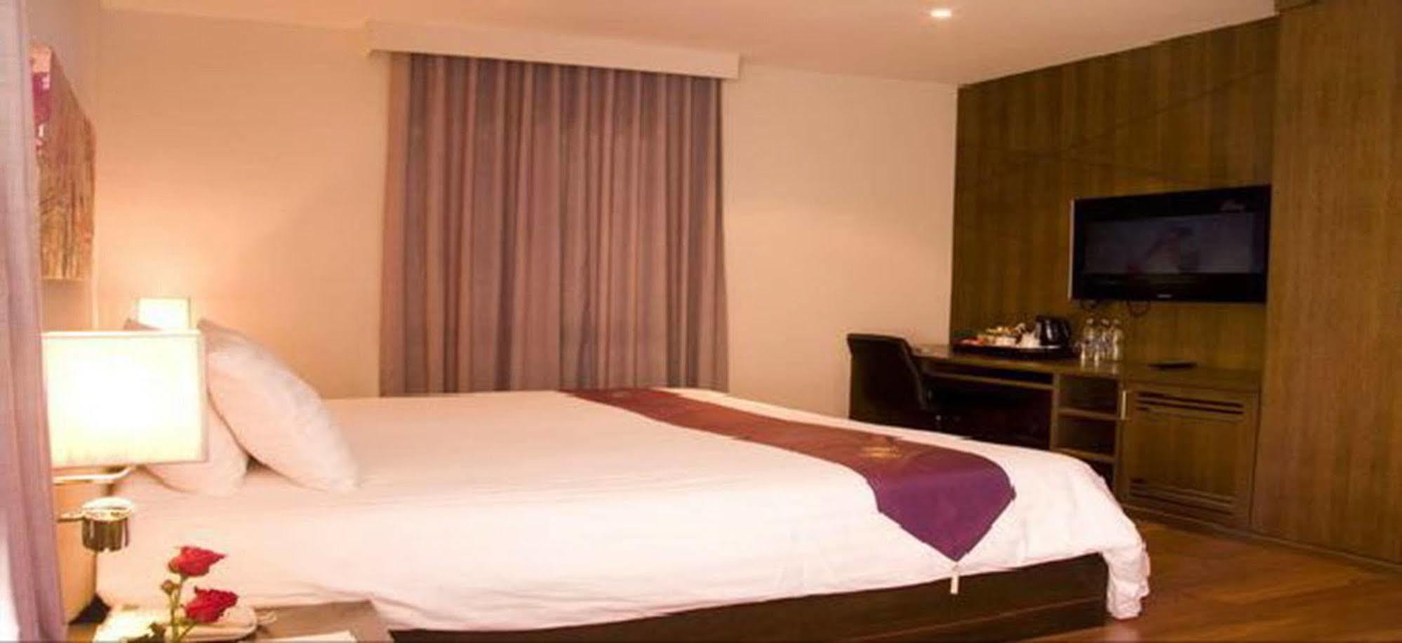 Paradiso Boutique Suites Бангкок Экстерьер фото