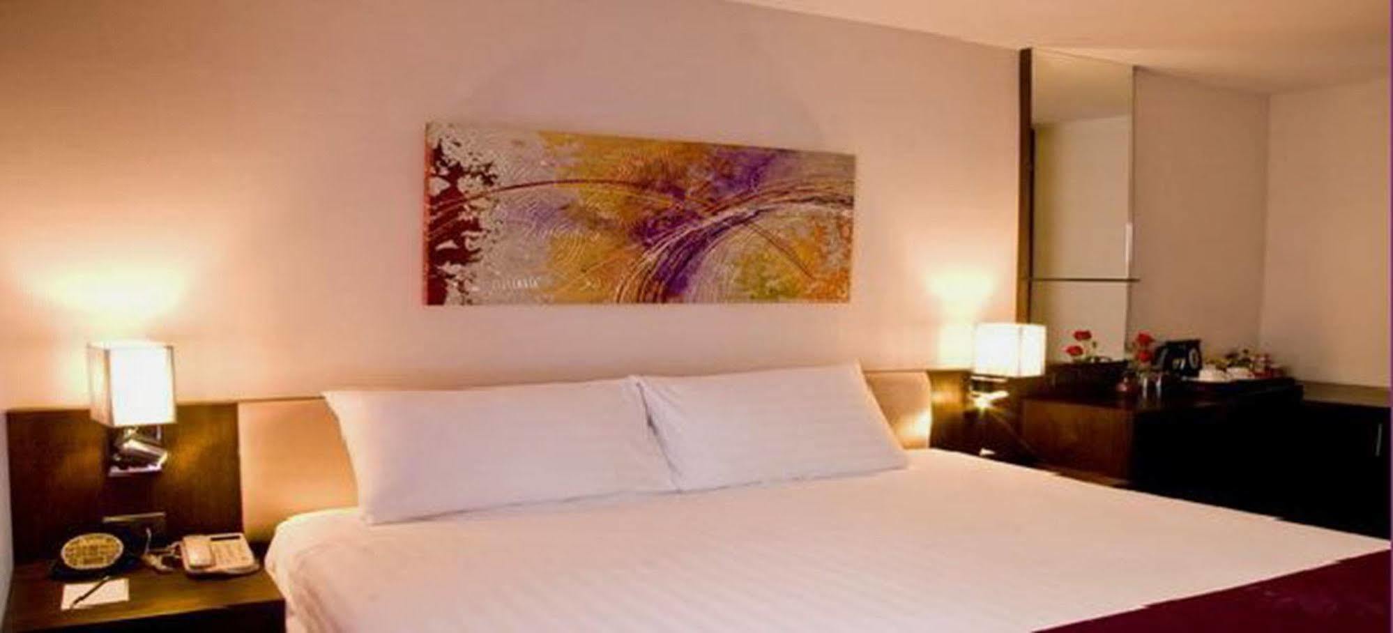 Paradiso Boutique Suites Бангкок Экстерьер фото